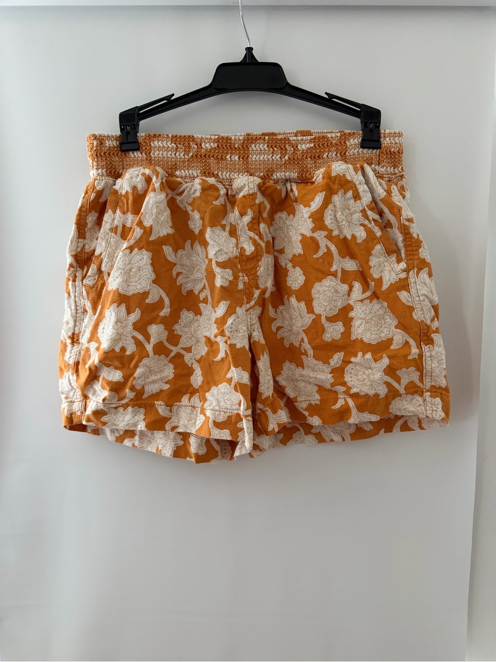 Briggs New York Amber & Cream Floral High-Waist Pull-On Shorts